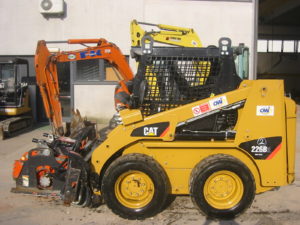 CAT-226-B3-HF-con-fresa-dasfalto-o-cemento-da-400-500-600