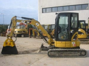 noleggio-miniescavatori-girosagoma-belluno-cat-303-4-1