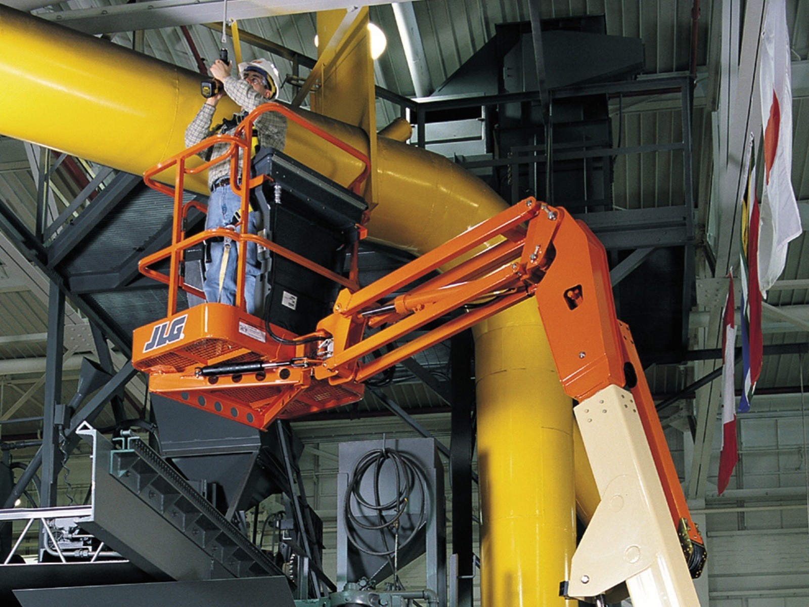 PIATTAFORMA SEMOVENTE A BRACCIO JLG E 300 AJ PLUS - immagine 4