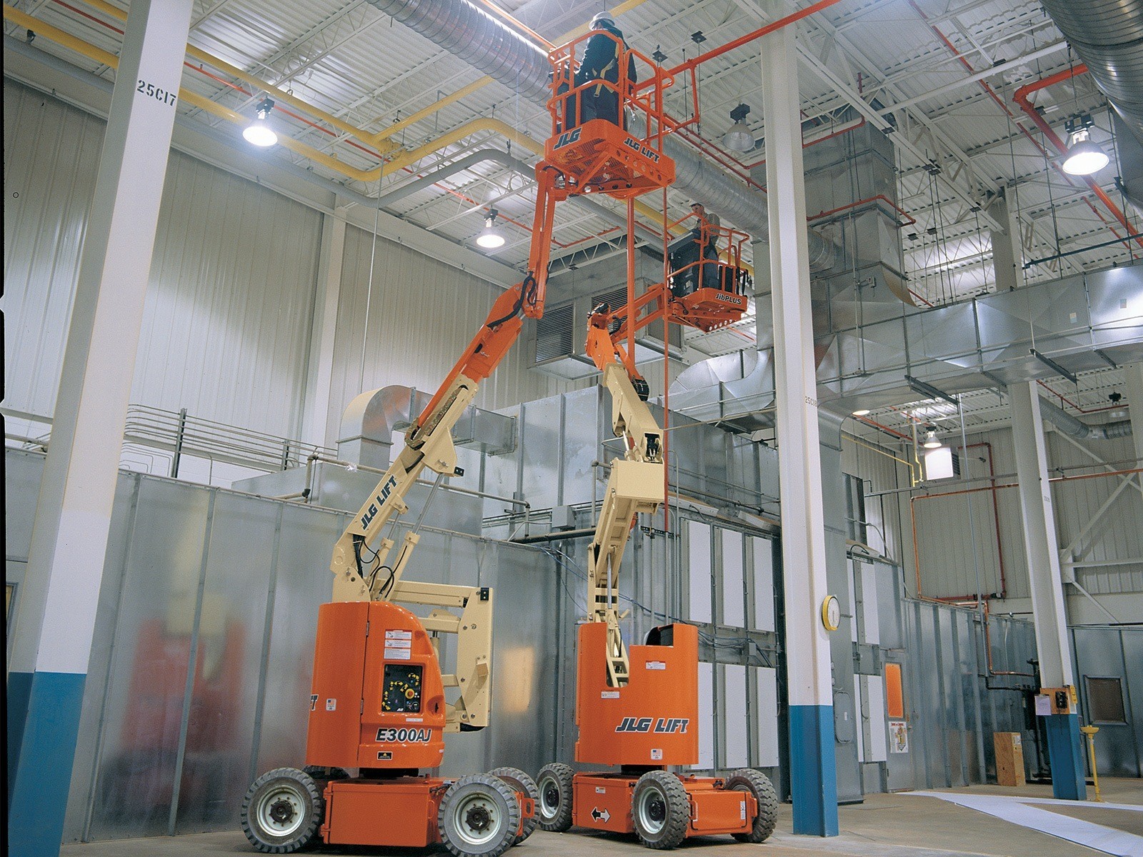 PIATTAFORMA SEMOVENTE A BRACCIO JLG E 300 AJ PLUS - immagine 5