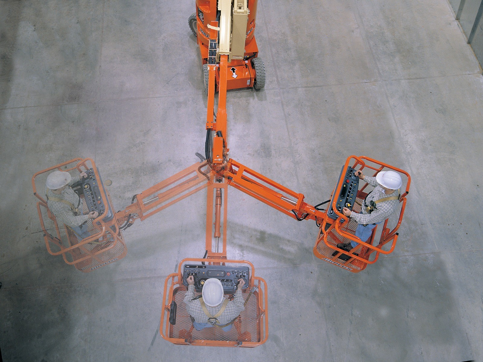 PIATTAFORMA SEMOVENTE A BRACCIO JLG E 300 AJ PLUS - immagine 2